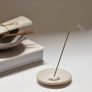 Cedarwood Incense Stick Set – 30 Sticks with Ceramic Holder