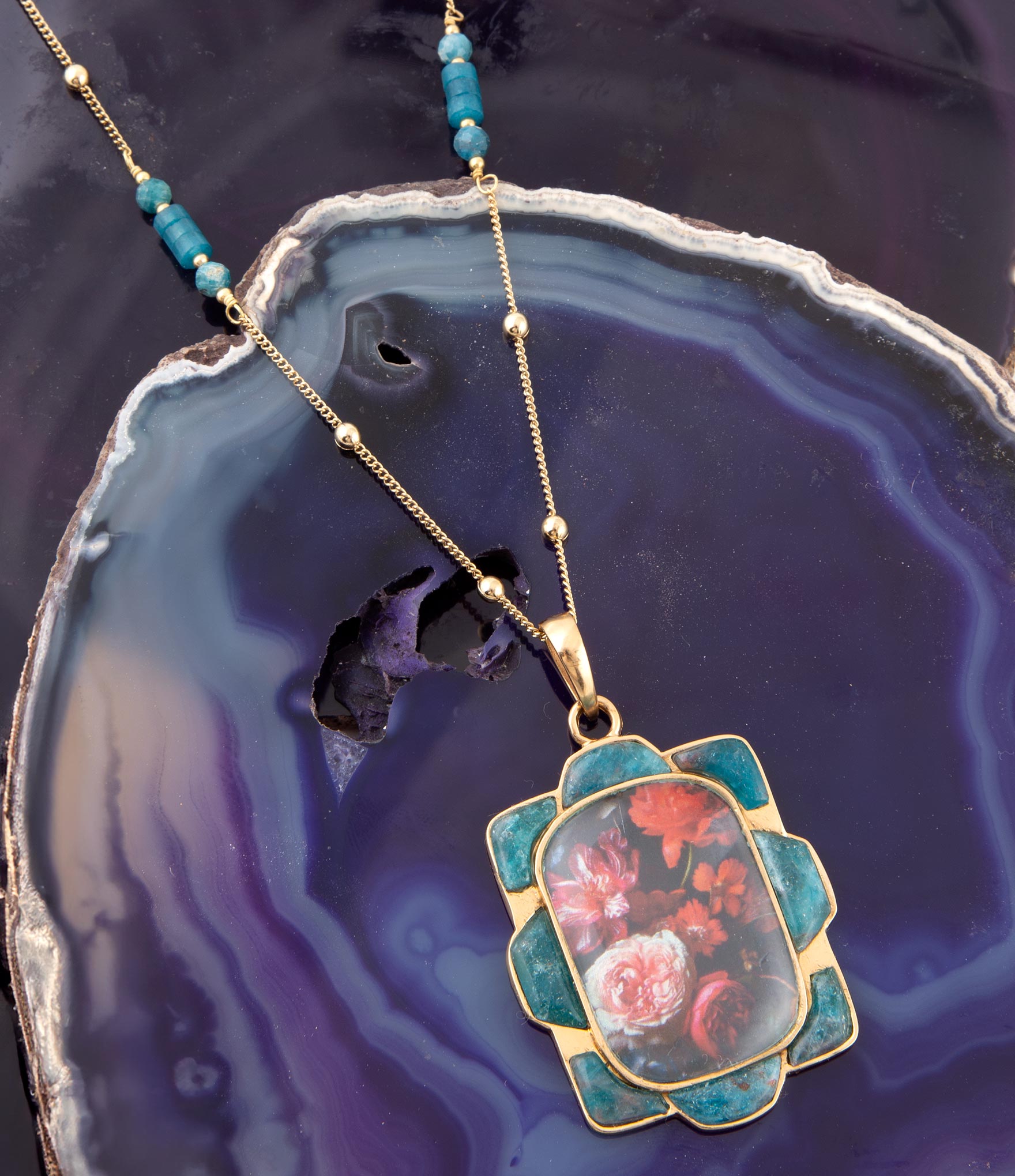 Scenic Red Florals Blue Apatite Golden Pendant Necklace